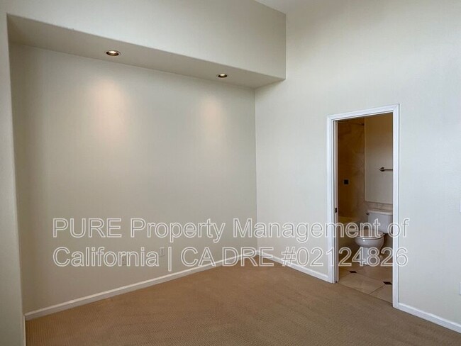 Building Photo - 950 Campoy St