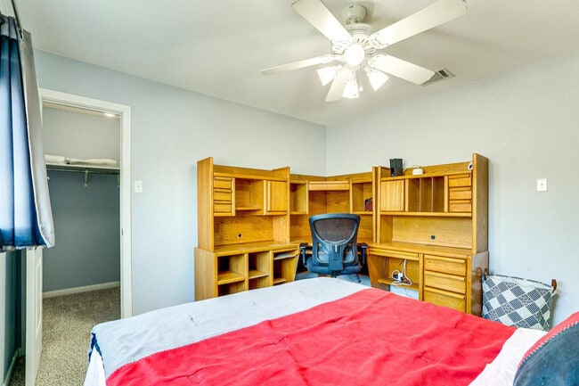 Building Photo - 1122 Gruene Rd