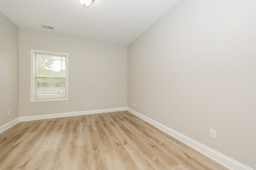 Building Photo - 1221 Catawba Way