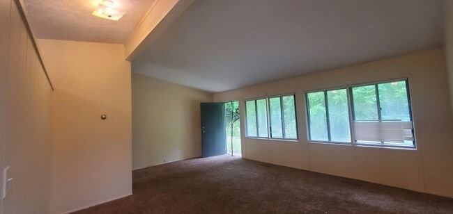 Building Photo - Finleyville 3 Bedroom 1.5 Bath Ranch $1,50...