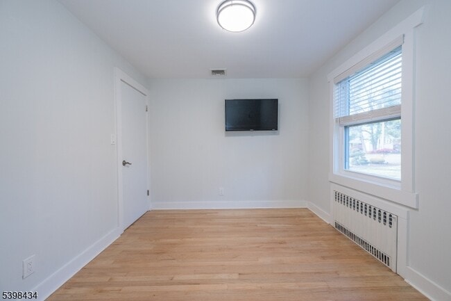 Building Photo - 7 Oak Tree Ln