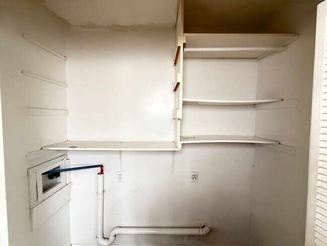 Building Photo - 206 Kenoak Dr