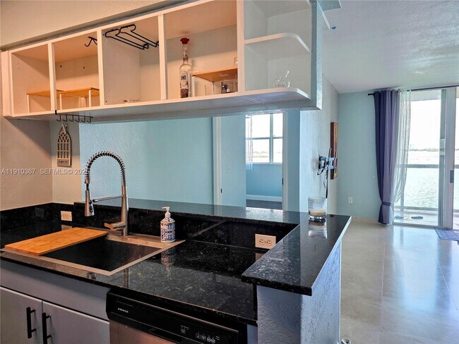 Building Photo - 1625 Kennedy Cswy