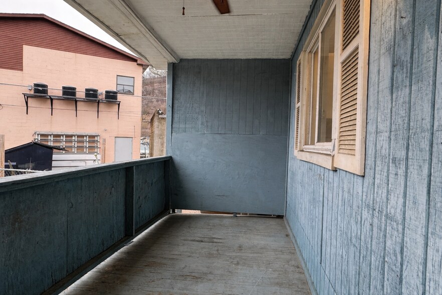 Building Photo - 16 Sycamore St