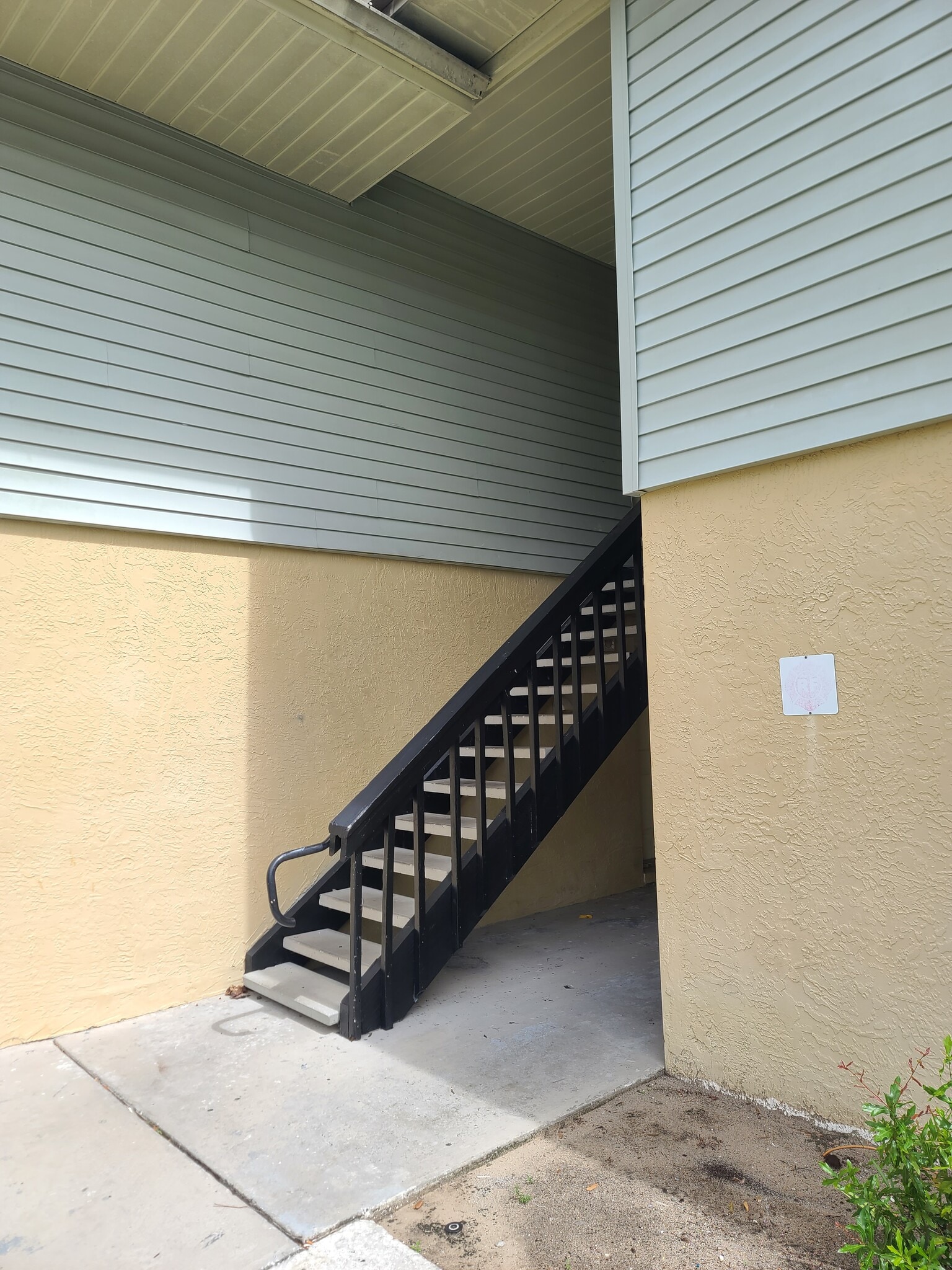 Entrance - 222 Thorntree Pl