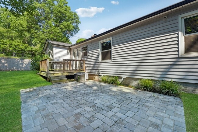 Building Photo - Charming 3BR House in Charlotte