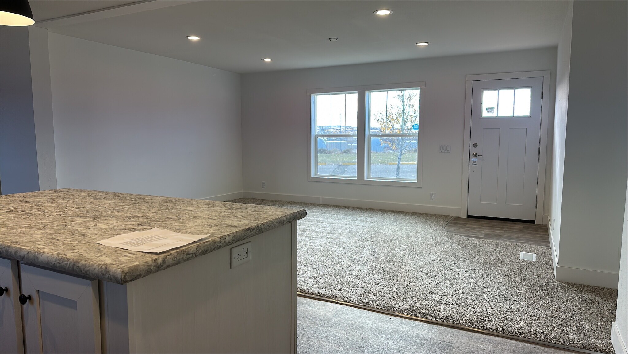 Building Photo - 6 Lapin St