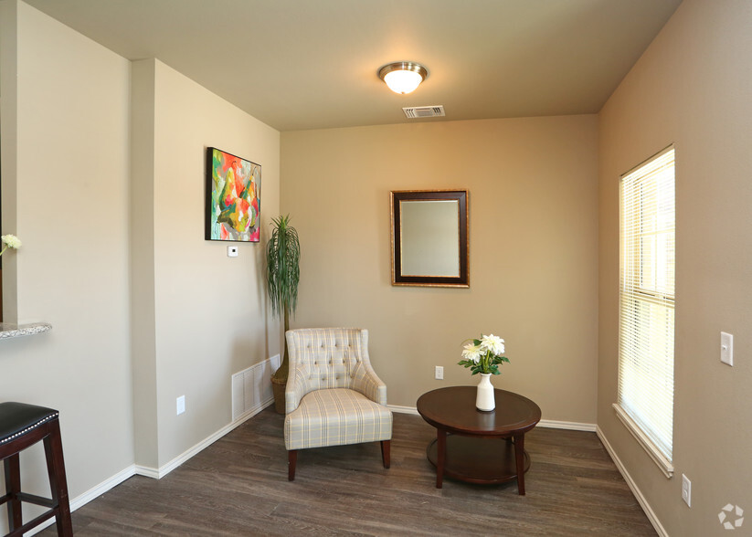 Dining Area - Cooper Cove Apartments