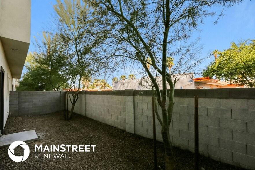 Building Photo - 2000 N 36th St