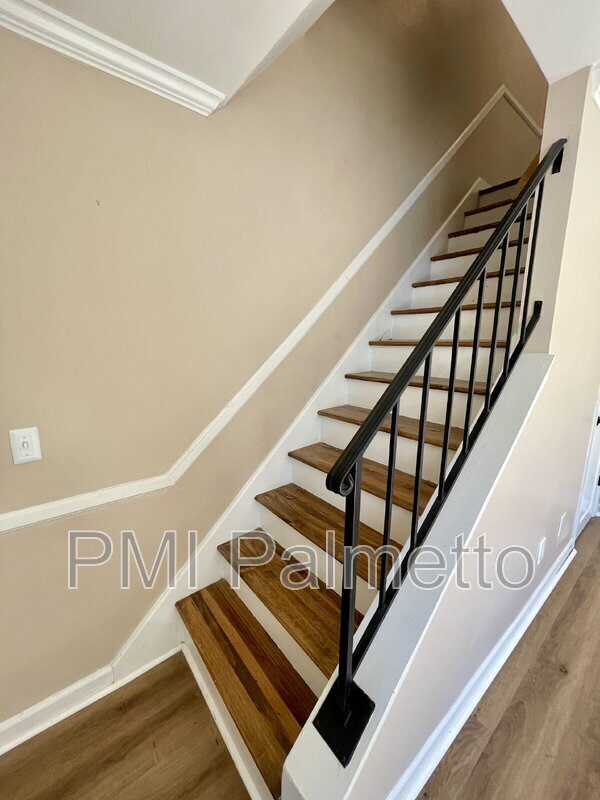 Building Photo - 4716 Palm Tree Ln