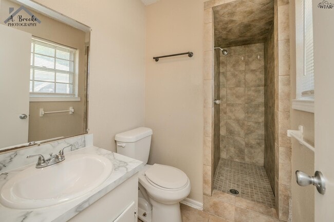 Building Photo - 1118 Crescent Ln