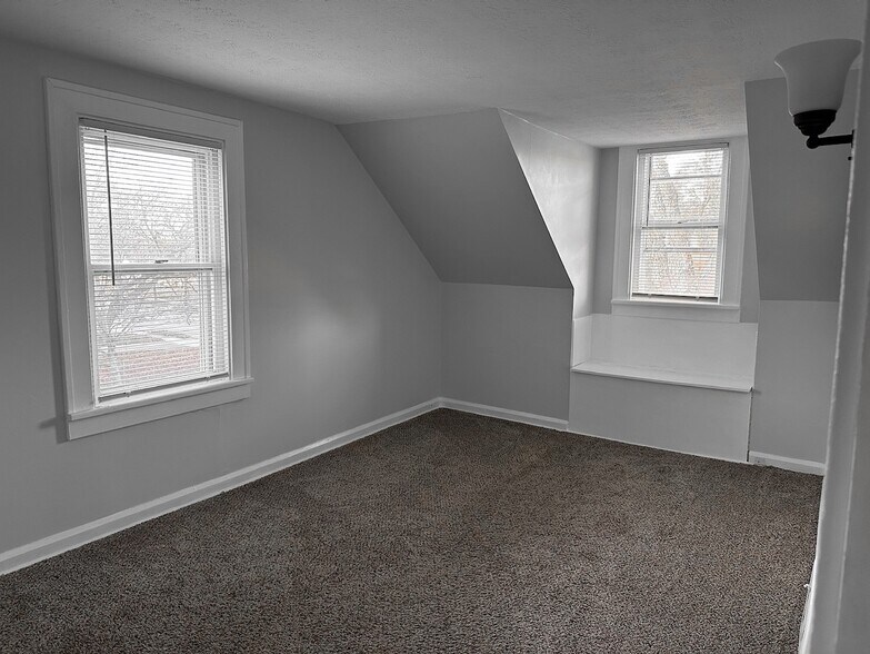 Building Photo - 222 W Union St