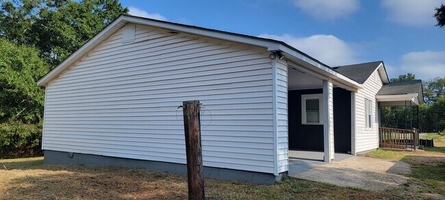 Building Photo - 10326 Cumming Hwy