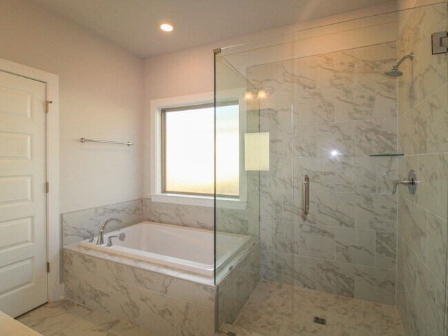 Building Photo - Reduced Rental Rate with $200 Rent Credit for 12 Months!