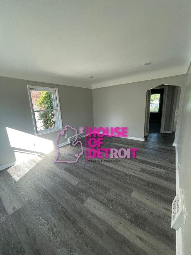 Building Photo - 3 BEDROOM | 1 BATH | FREE PRE SCREEN