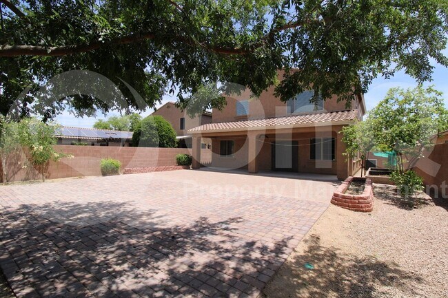 Building Photo - 730 N Robins Way