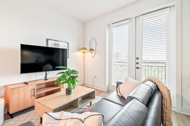 Building Photo - 701 Richmond Ave.