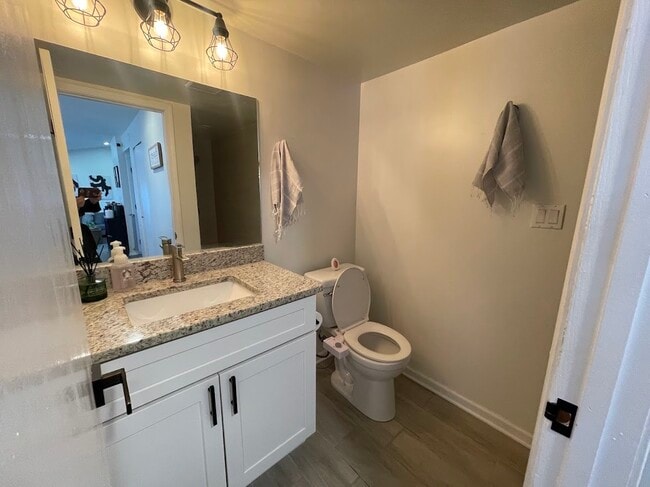 Building Photo - 1527 W Richmond St