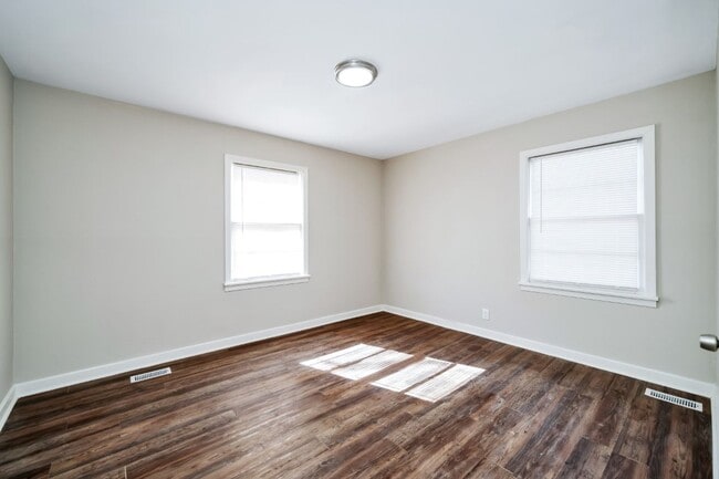 Building Photo - 352 1st Ave NW