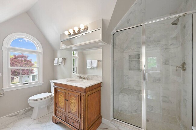 Building Photo - 35 Toylsome Ln