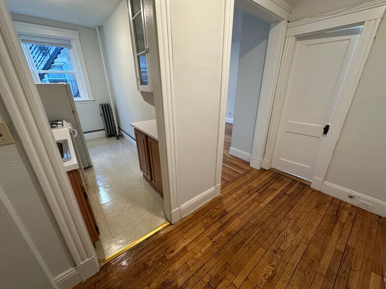 Building Photo - 32 Worthington St