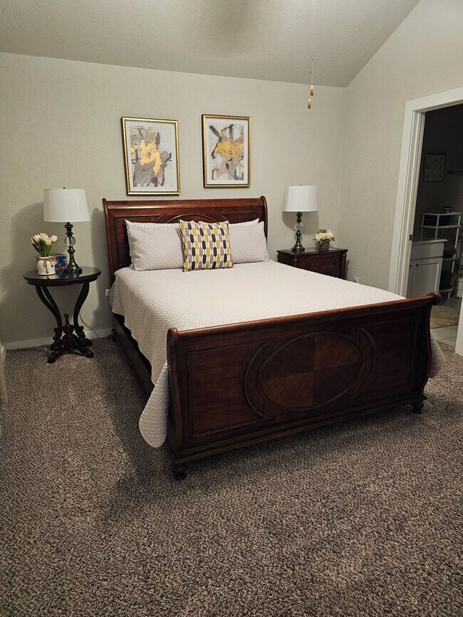 Building Photo - 3 miles from Lackland AFB!! $250 off of the first full month's rent!