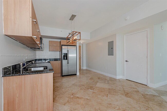 Building Photo - 350 S Miami Ave
