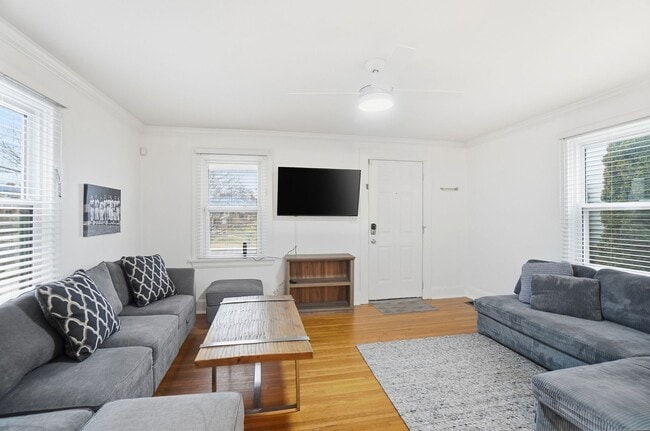 Building Photo - 2 Bed 2 Bath in Oakley!