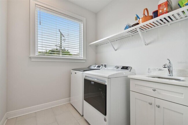 Building Photo - 5700 Interbay Blvd