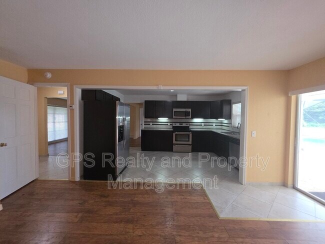 Building Photo - 640 Mariner Way