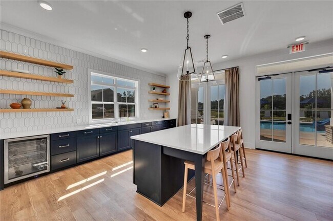 Building Photo - 10 American Ave