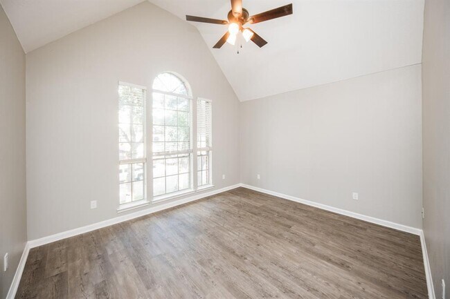 Building Photo - 14011 Cypress Falls Dr