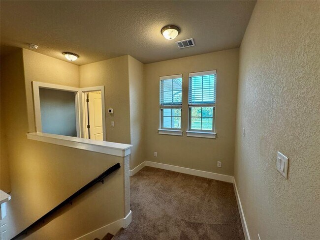 Building Photo - 315 Madison Oaks Ave
