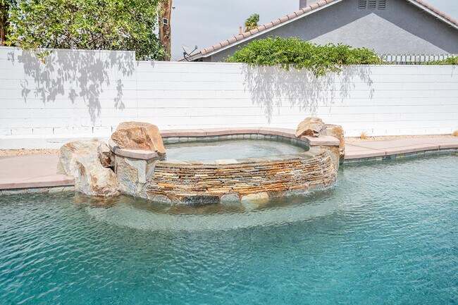 Building Photo - 45150 Birchcrest Cir
