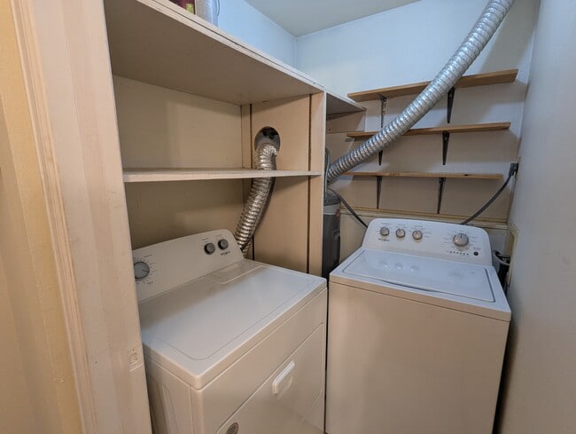 Building Photo - 3531 Windmill Dr