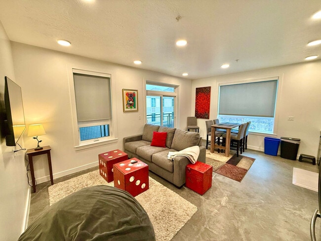 Building Photo - 385 S 400 E