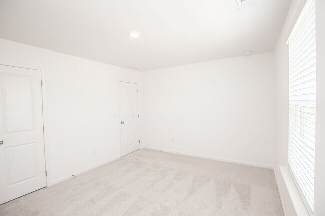 Building Photo - 101 Goshawk St