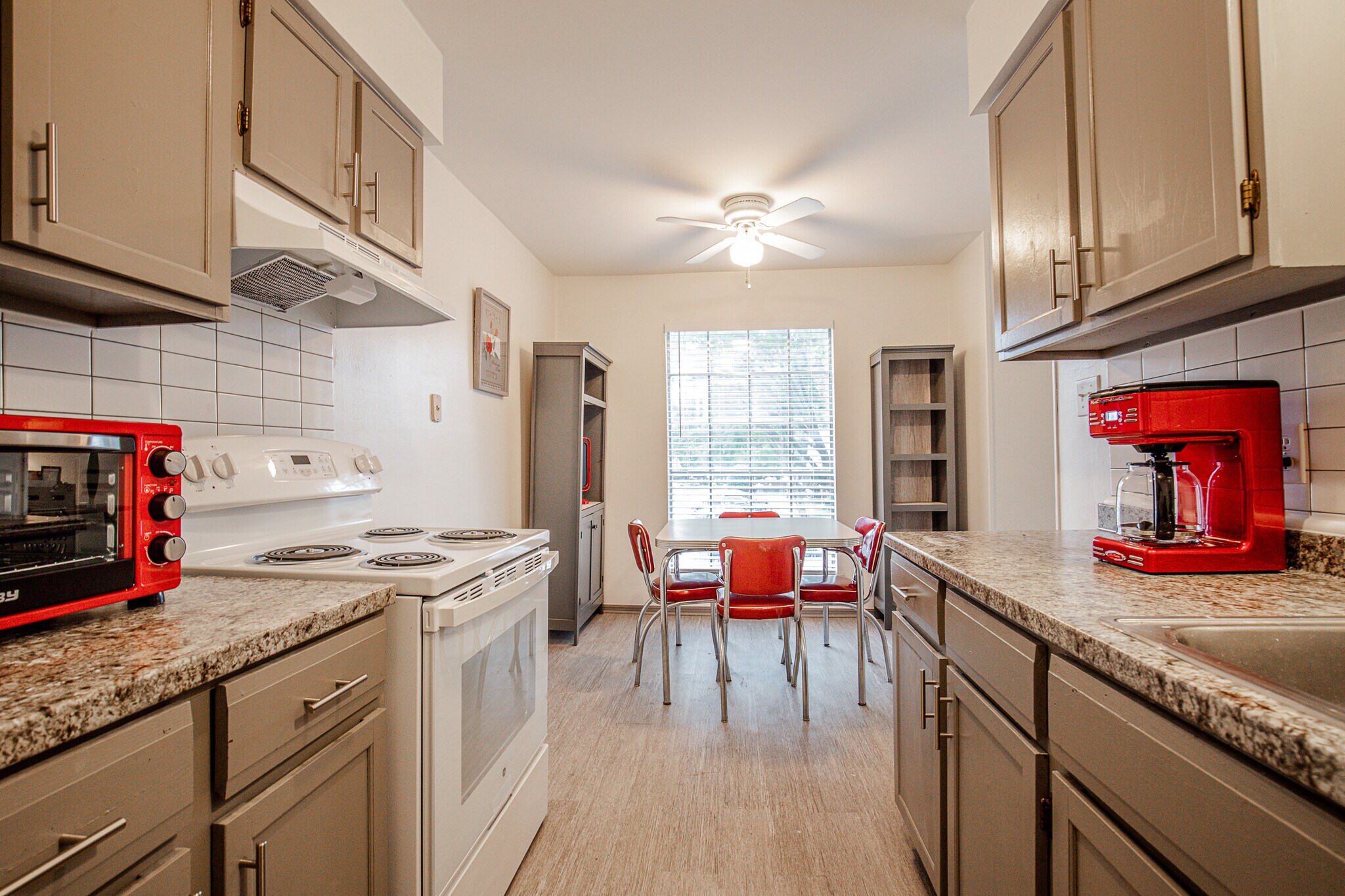 Building Photo - 6711 S Richmond Ave