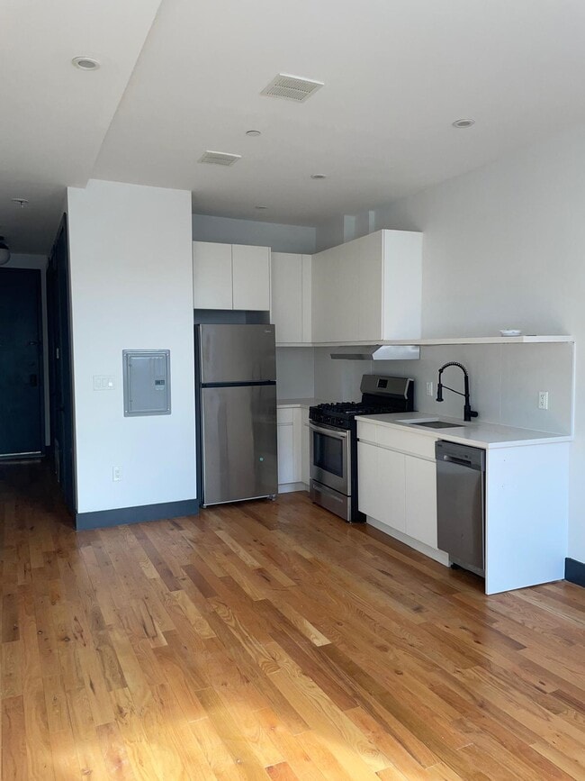 Primary Photo - 568-572 Communipaw Ave