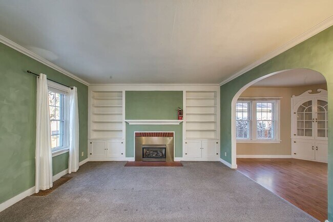 Building Photo - Charming 3-Bedroom Home with Spacious Base...