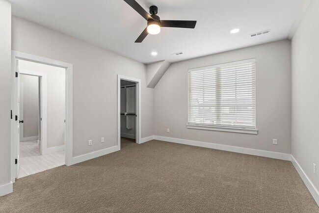 Building Photo - 3505 SW Radiance Ave