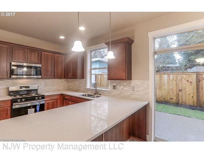 Building Photo - 4 br, 3 bath House - 17955 SW Meadowbrook Way