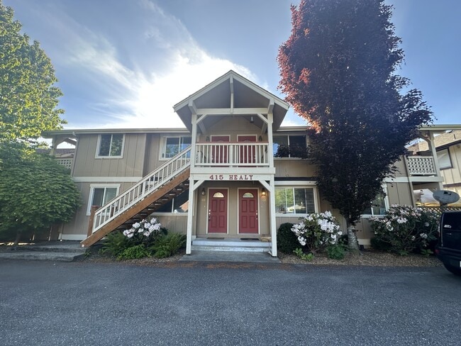 Building Photo - 415 Healy Ave S