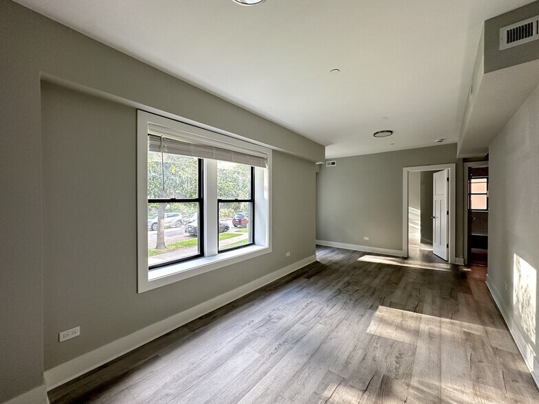 Building Photo - 1138 Oak Ave
