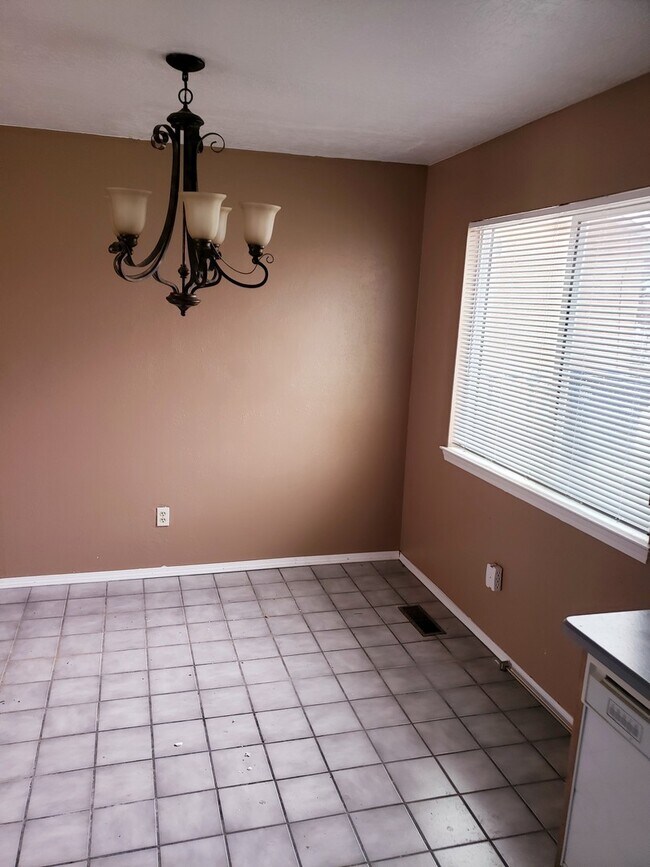 Building Photo - 3 BR 2 BA Home  nearJuan Tabo and 1-40. Showing Monday 6/15
