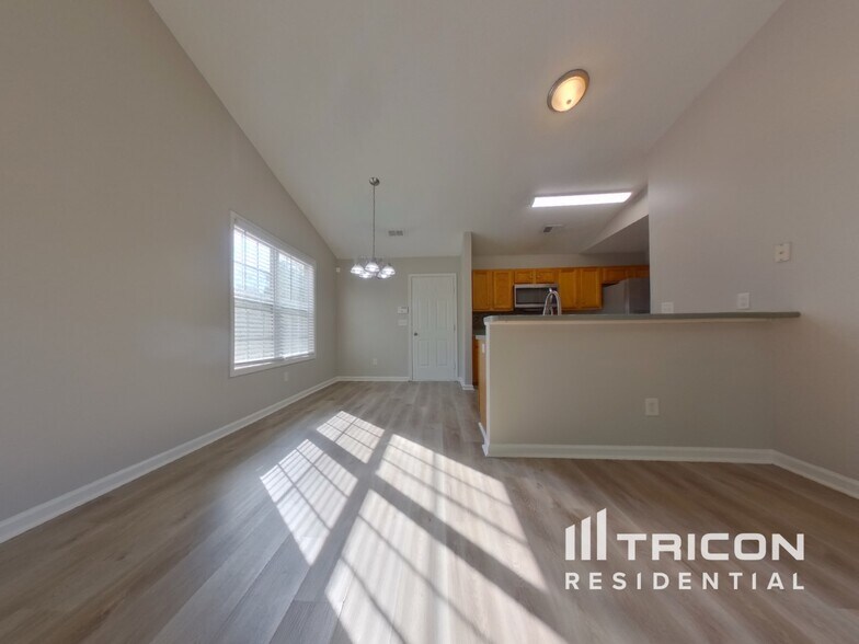 Building Photo - 107 Bainbridge Way
