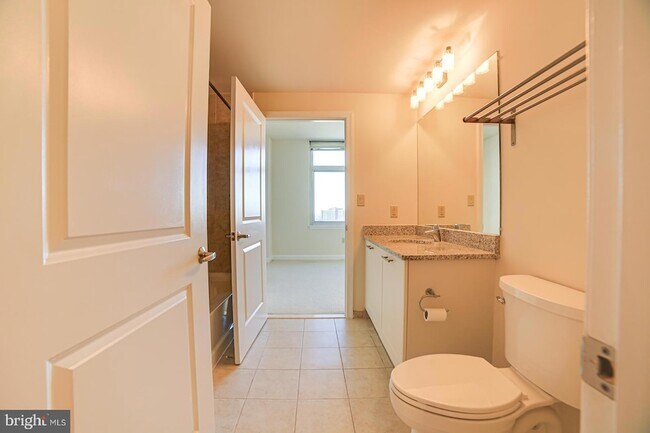 Building Photo - 5750 Bou Ave