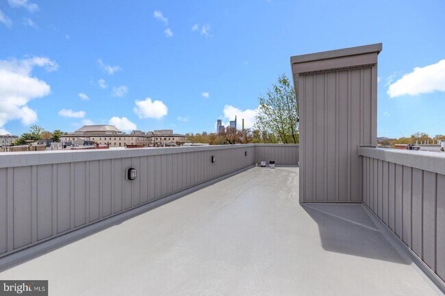 Building Photo - 2344 W Seybert St