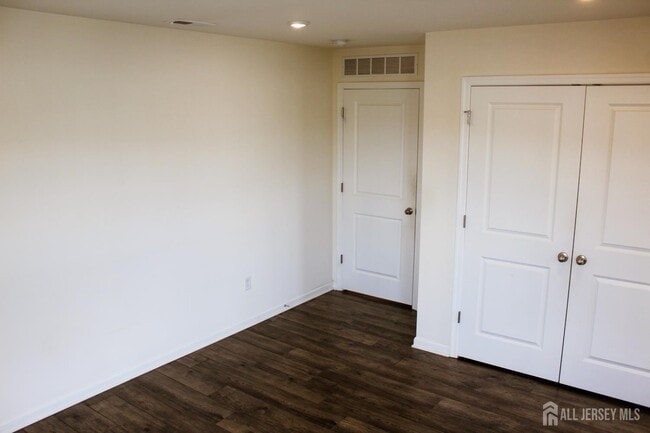 Building Photo - 601 Charleston Dr