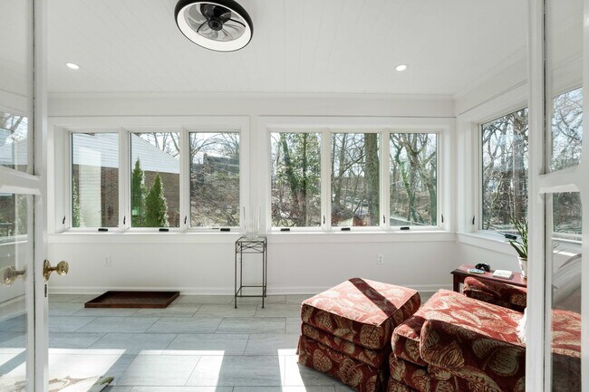 Building Photo - 5128 Linnean Terrace NW